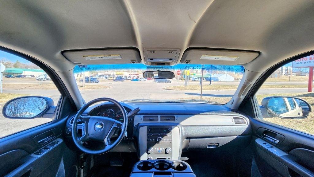 Chevrolet Suburban  2011