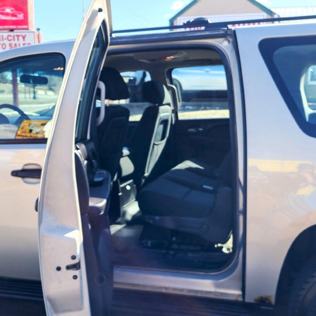 Chevrolet Suburban  2011