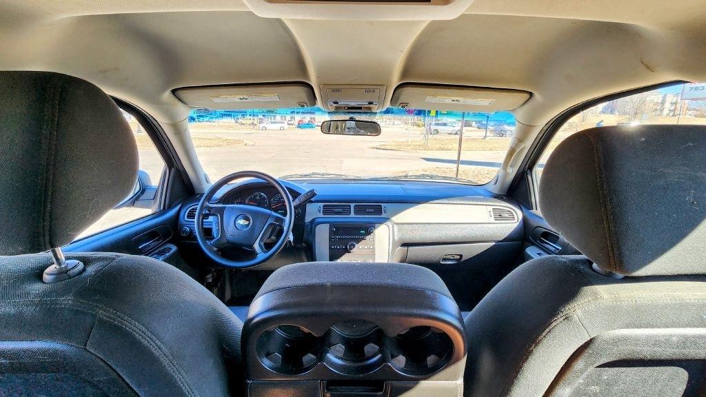 Chevrolet Suburban  2011