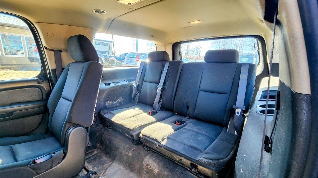 Chevrolet Suburban  2011