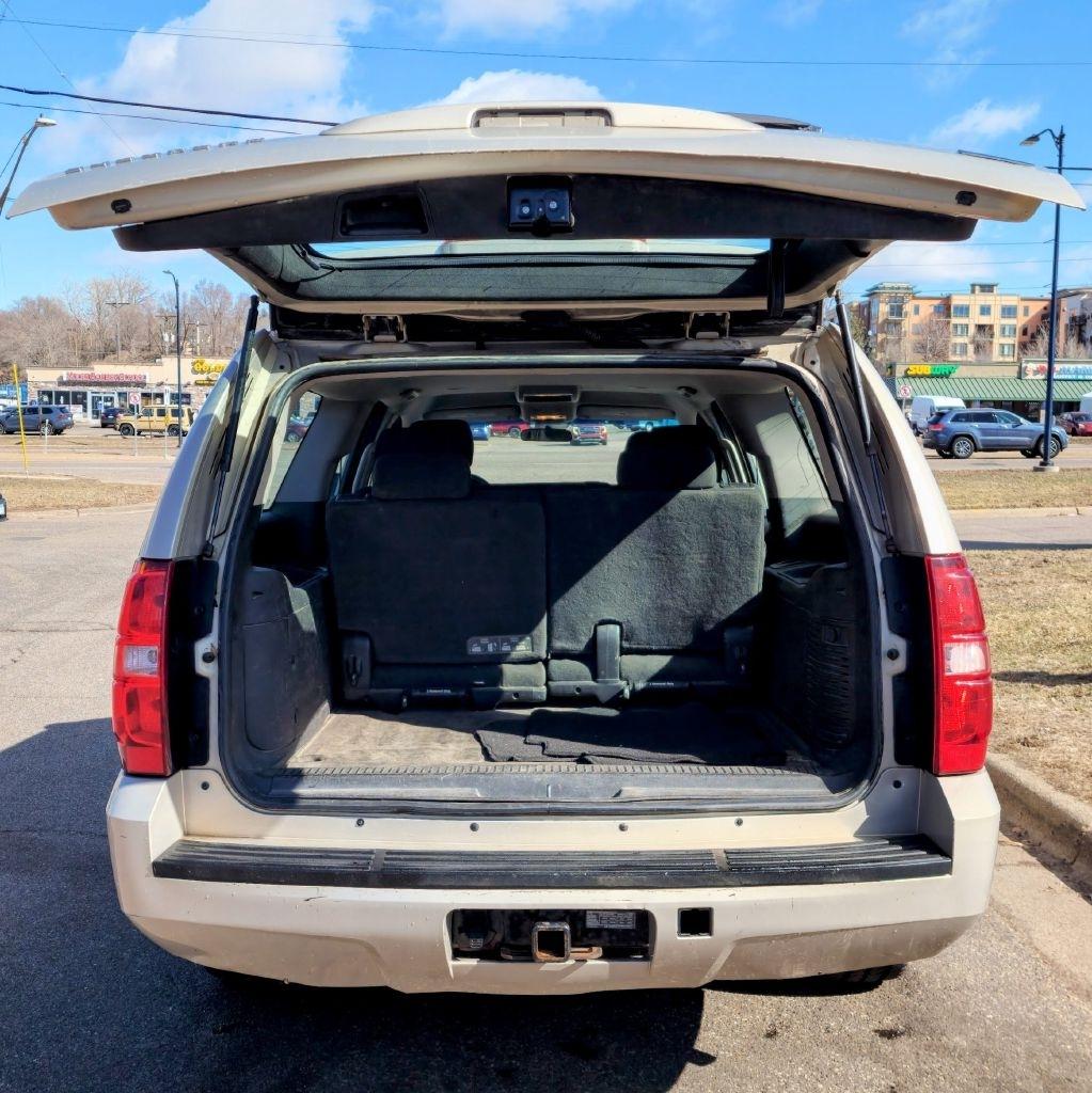 Chevrolet Suburban  2011