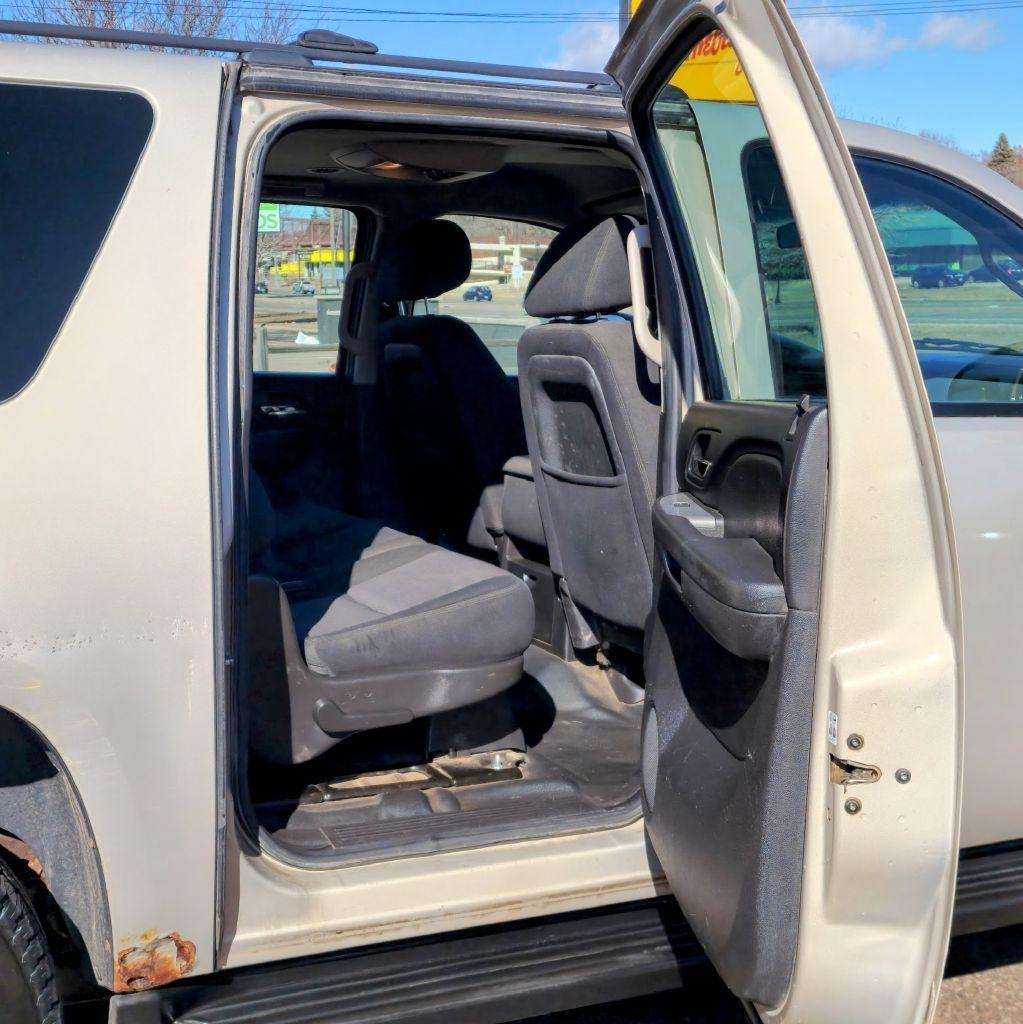 Chevrolet Suburban  2011