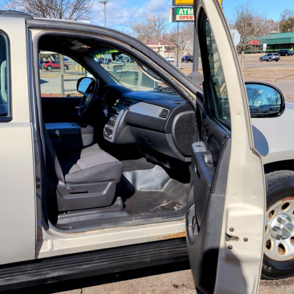 Chevrolet Suburban  2011