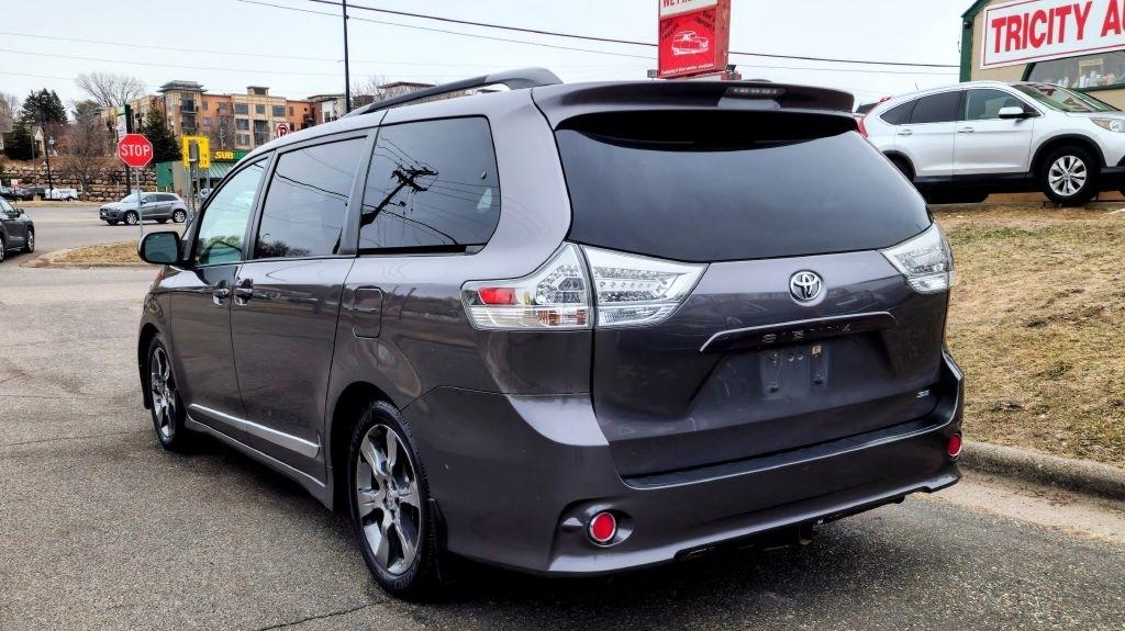 Toyota Sienna  2011