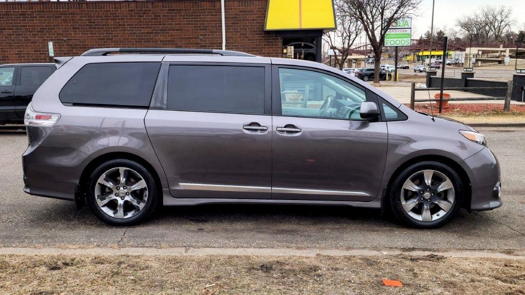 Toyota Sienna  2011