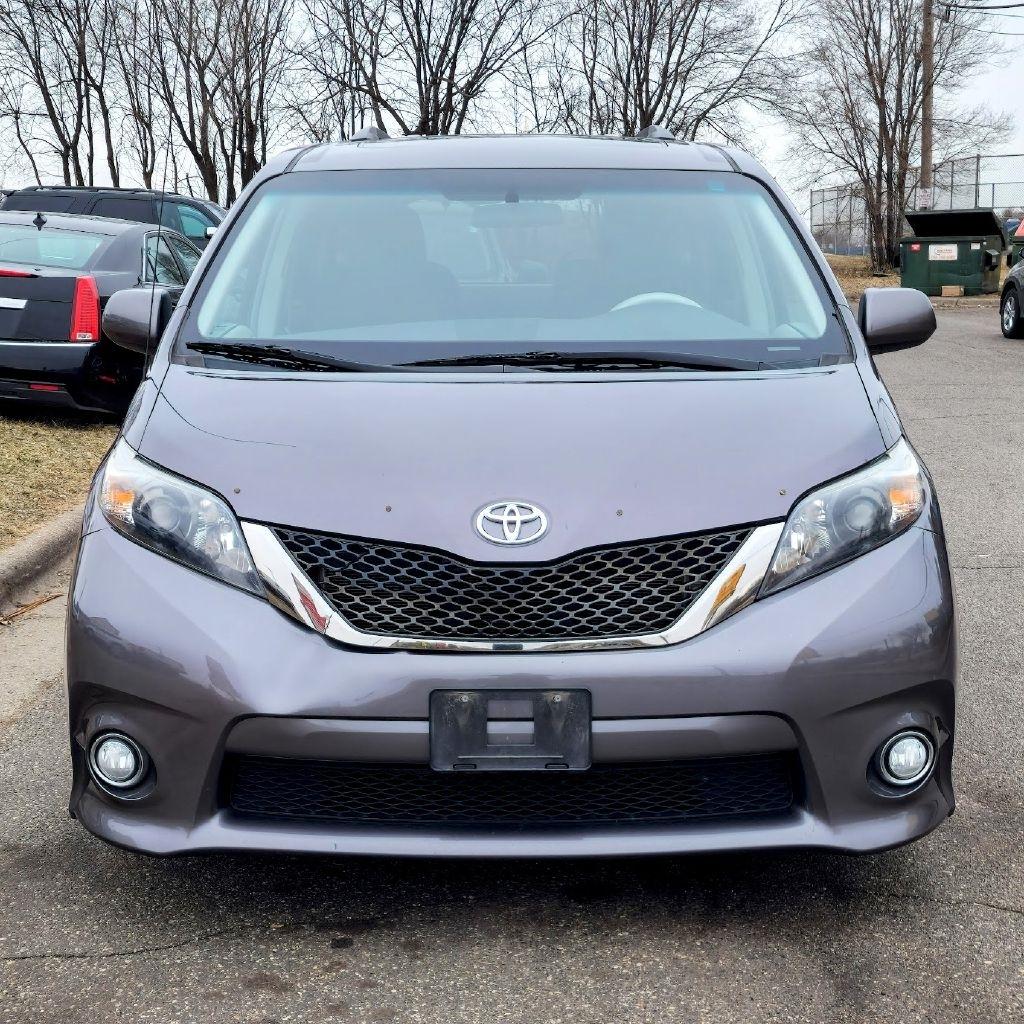 Toyota Sienna  2011