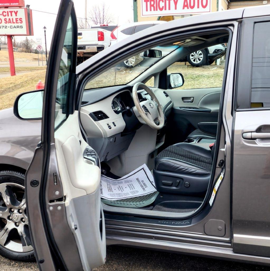 Toyota Sienna  2011