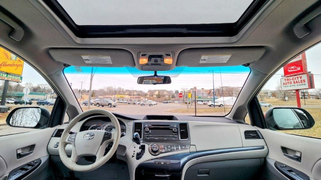 Toyota Sienna  2011