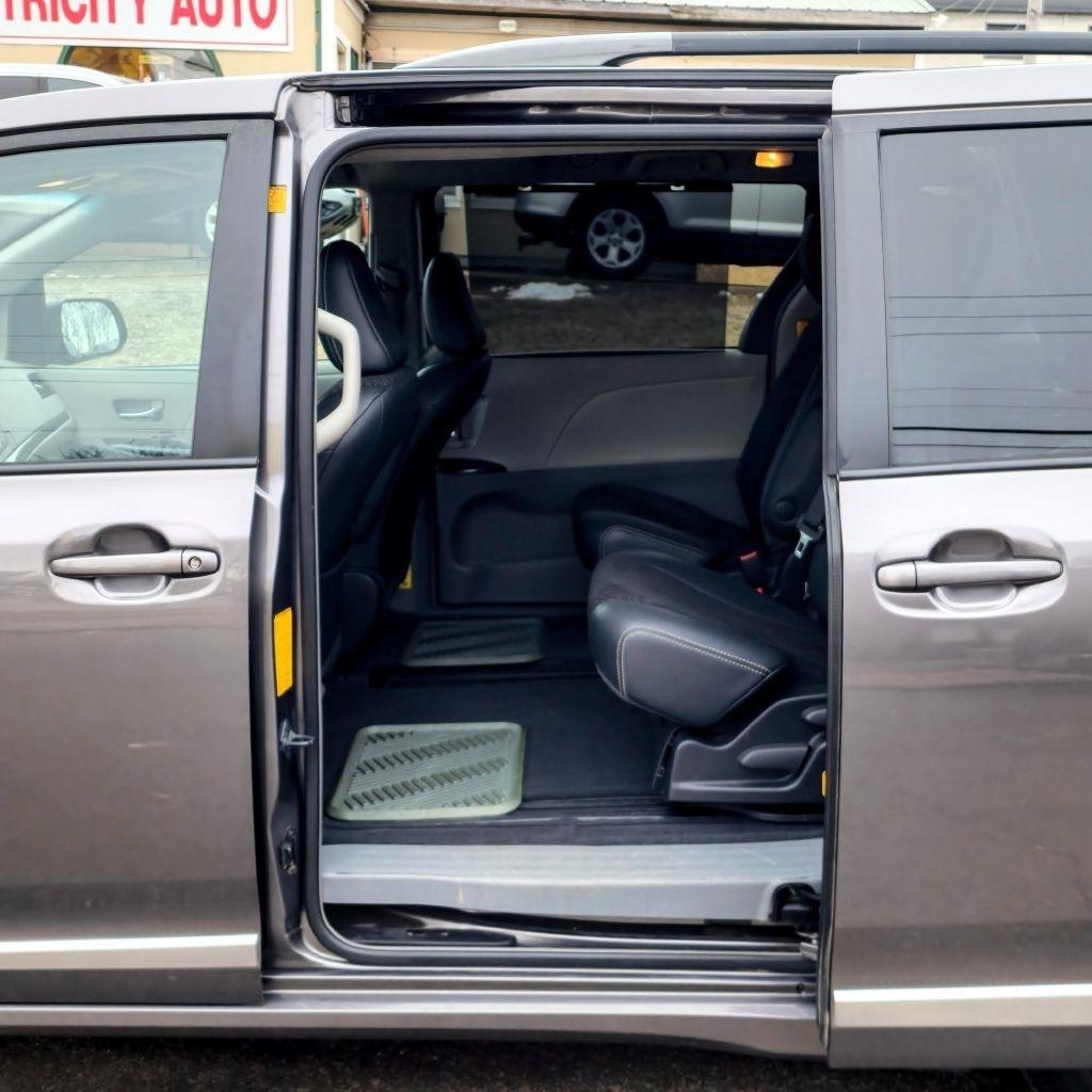 Toyota Sienna  2011