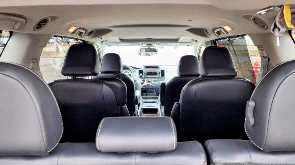 Toyota Sienna  2011