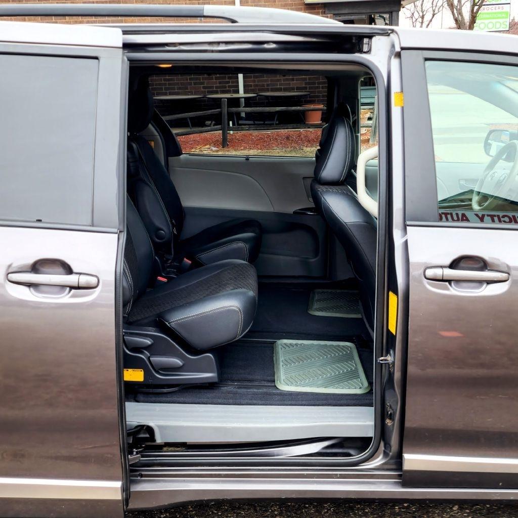 Toyota Sienna  2011