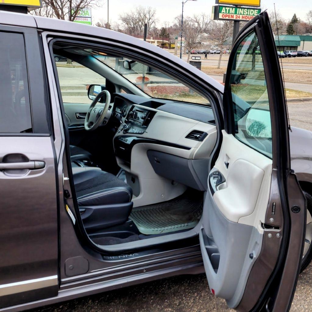 Toyota Sienna  2011