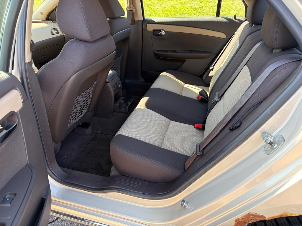 Chevrolet Malibu  2011