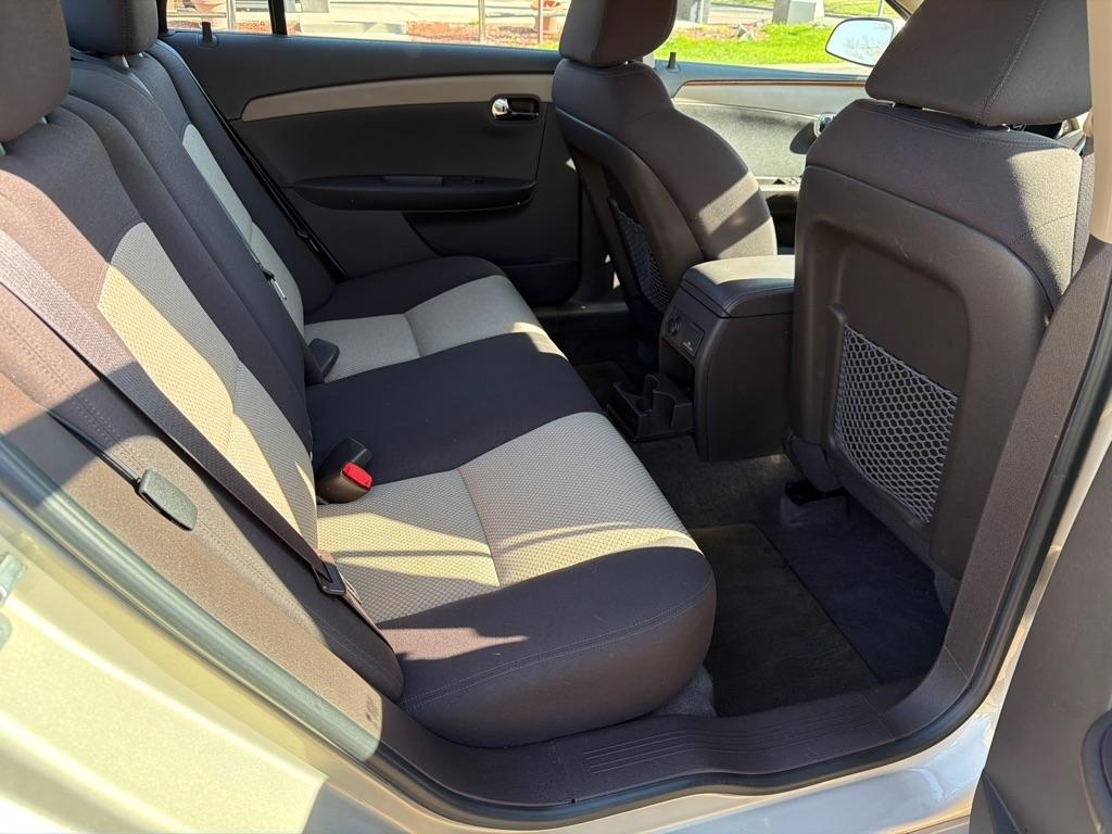 Chevrolet Malibu  2011