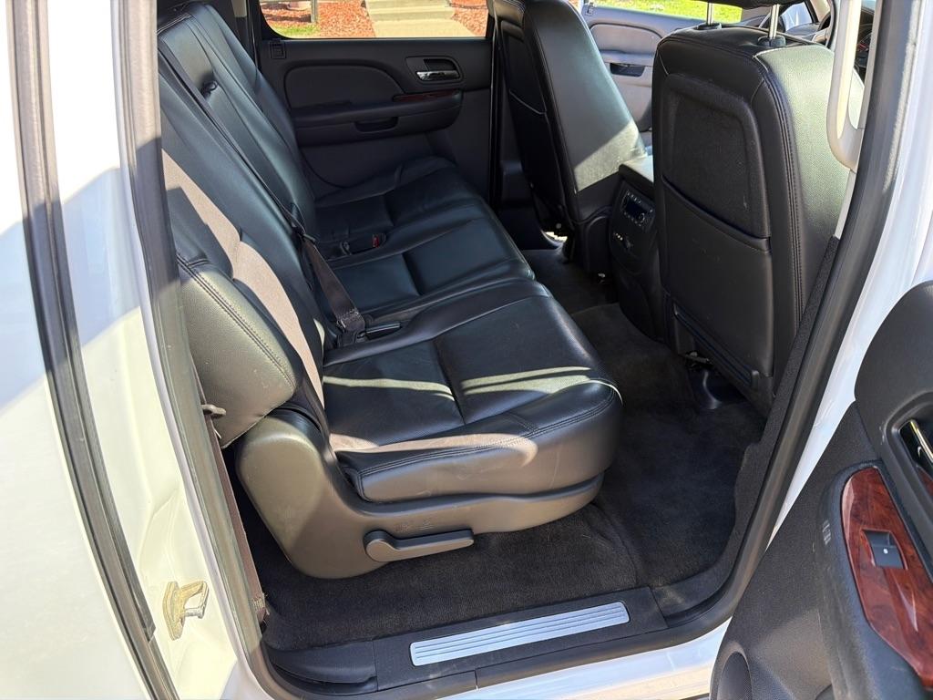 Chevrolet Suburban  2013