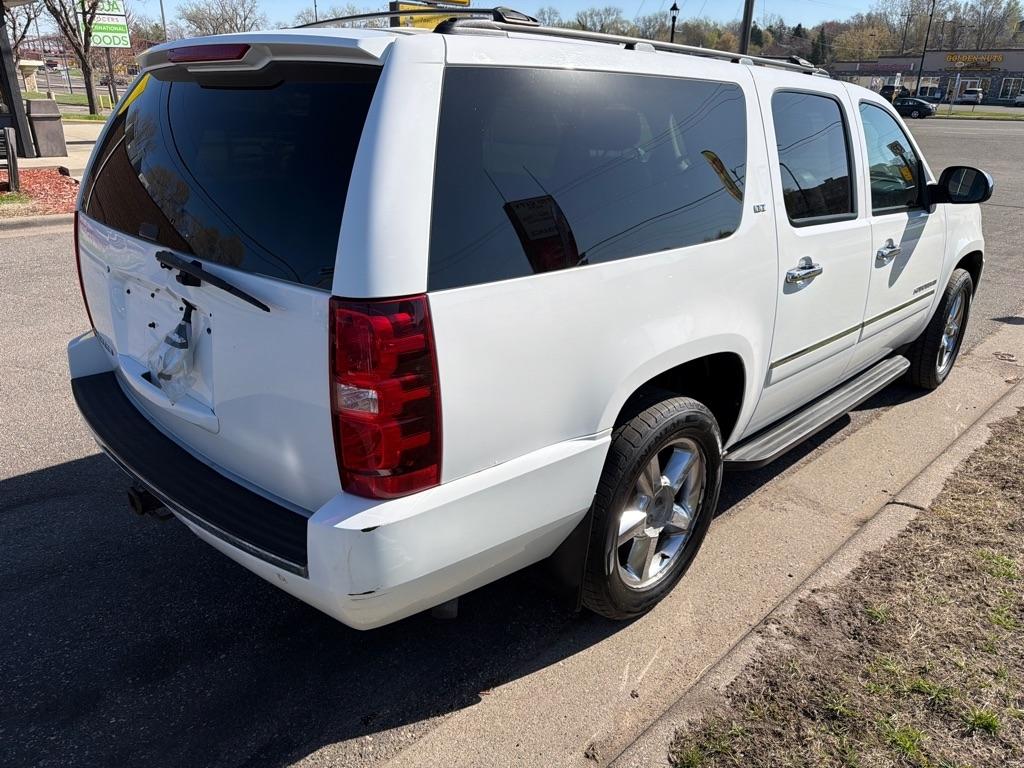 Chevrolet Suburban  2013
