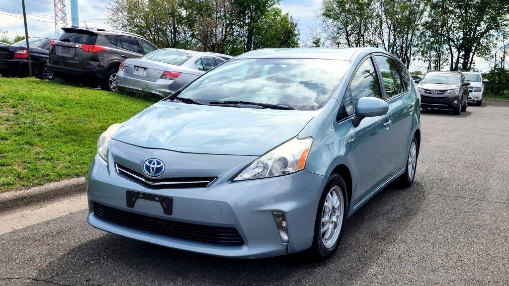 Toyota Prius V  2014