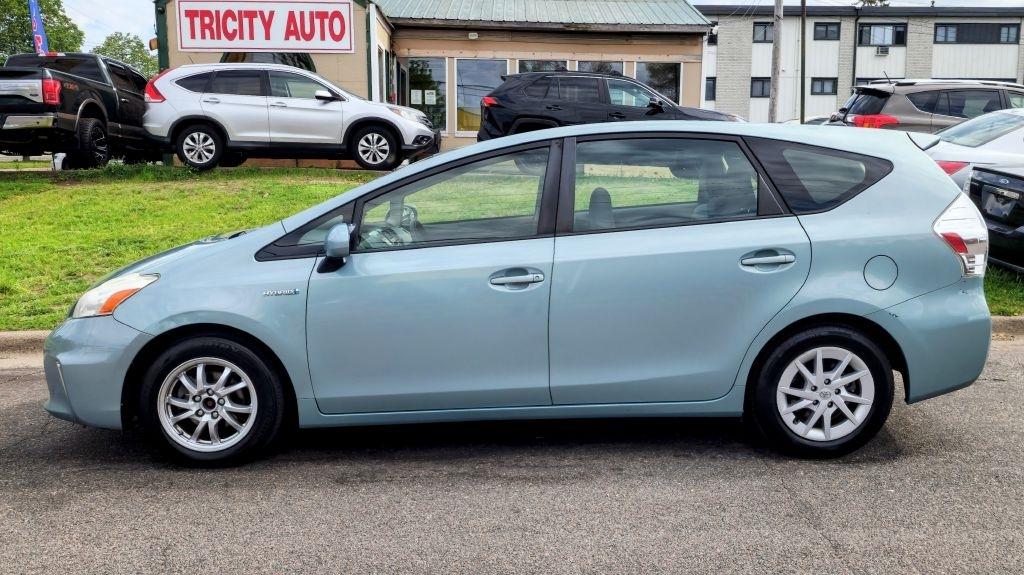 Toyota Prius V  2014