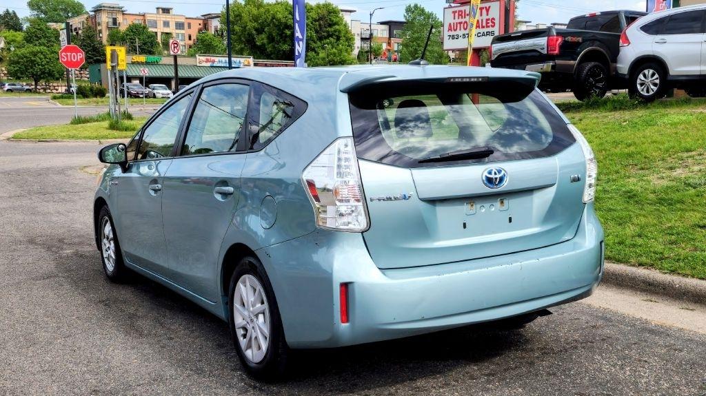 Toyota Prius V  2014