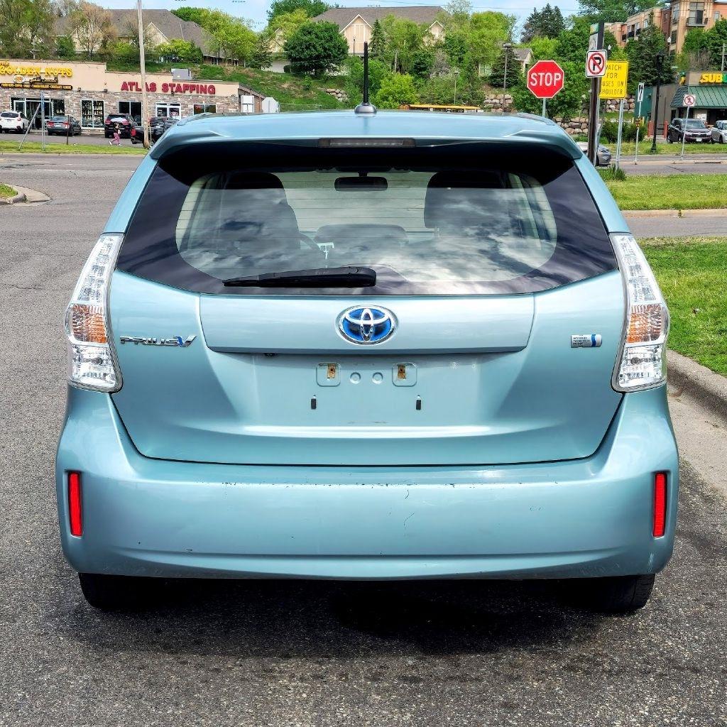 Toyota Prius V  2014