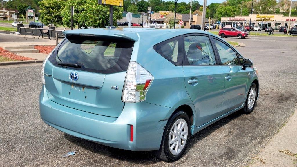 Toyota Prius V  2014