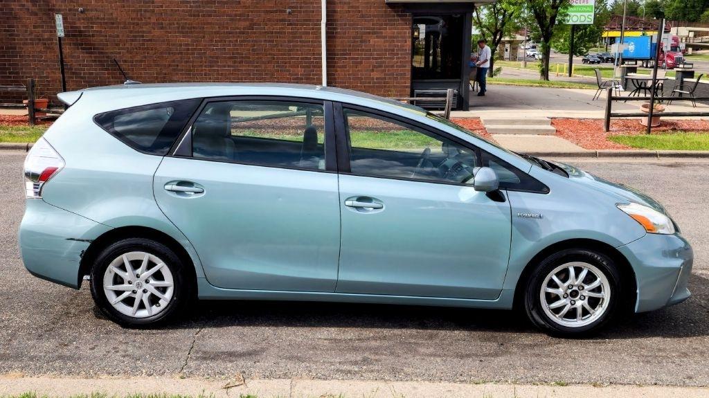 Toyota Prius V  2014