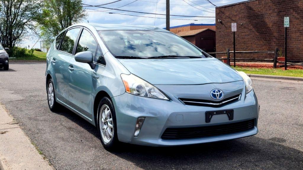 Toyota Prius V  2014