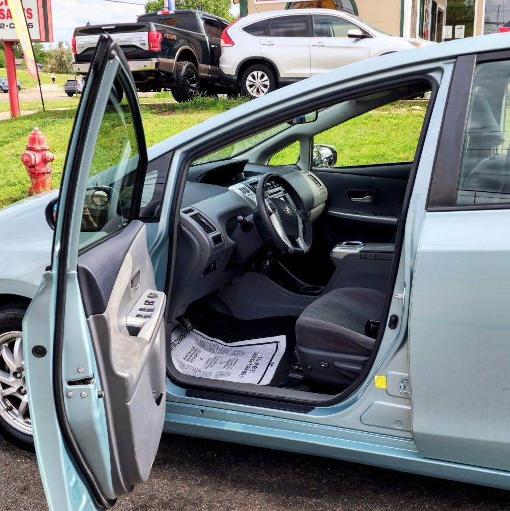 Toyota Prius V  2014
