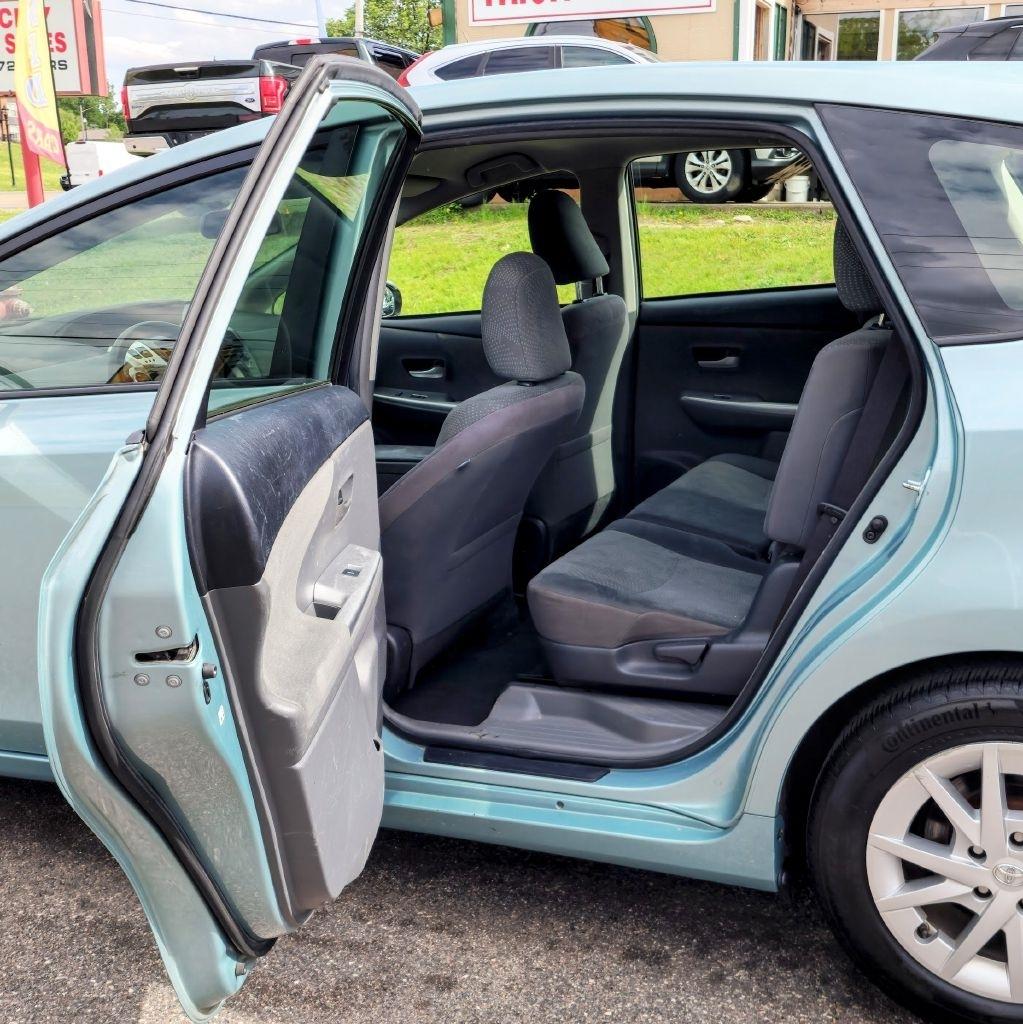 Toyota Prius V  2014