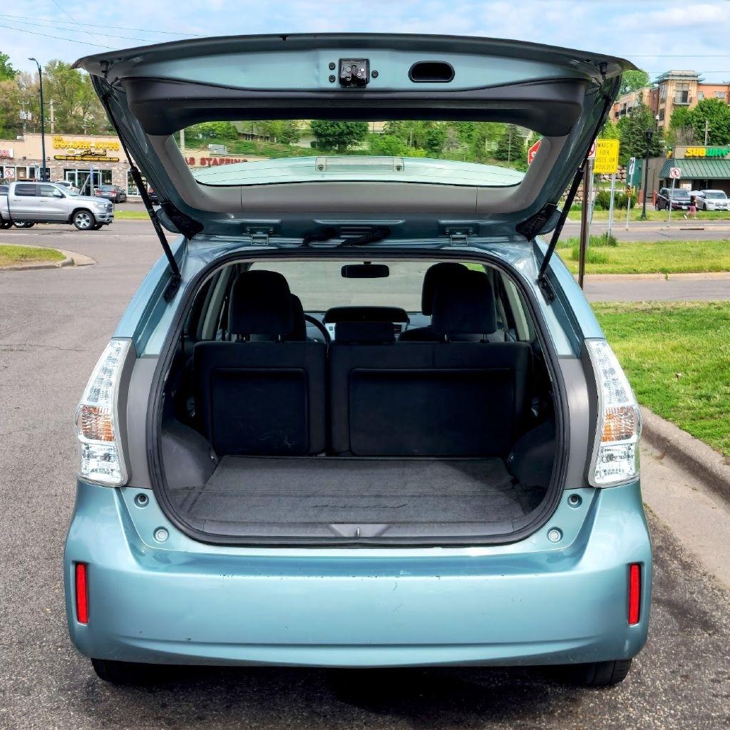 Toyota Prius V  2014