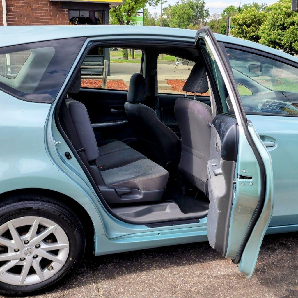 Toyota Prius V  2014