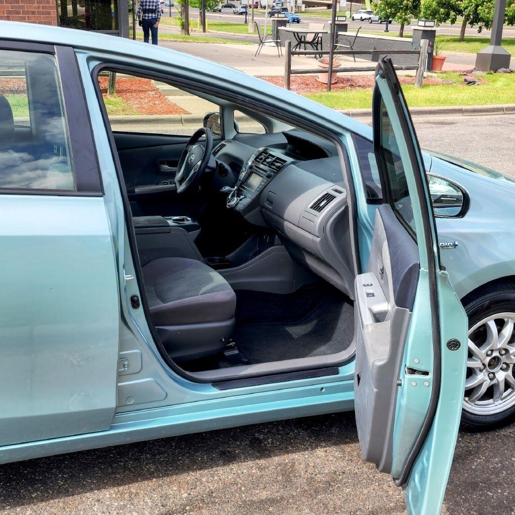 Toyota Prius V  2014