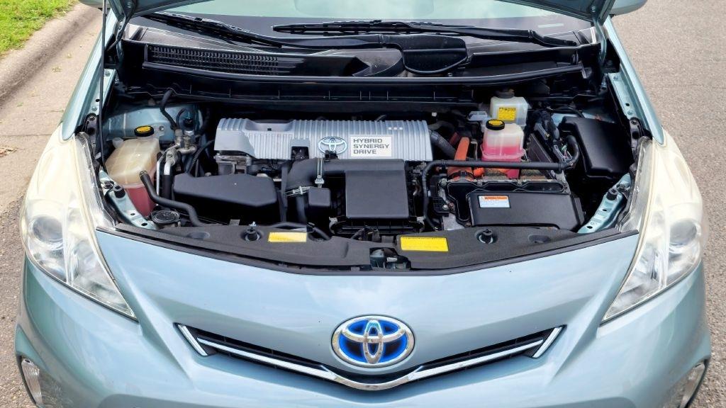 Toyota Prius V  2014