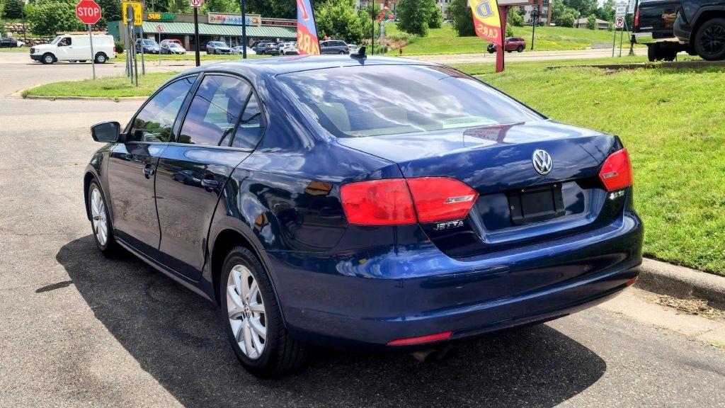 Volkswagen Jetta  2011