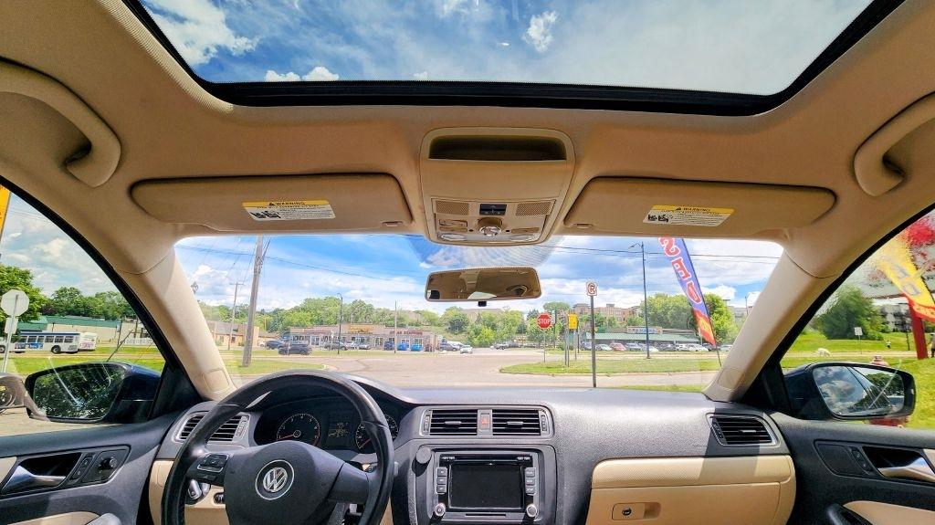 Volkswagen Jetta  2011