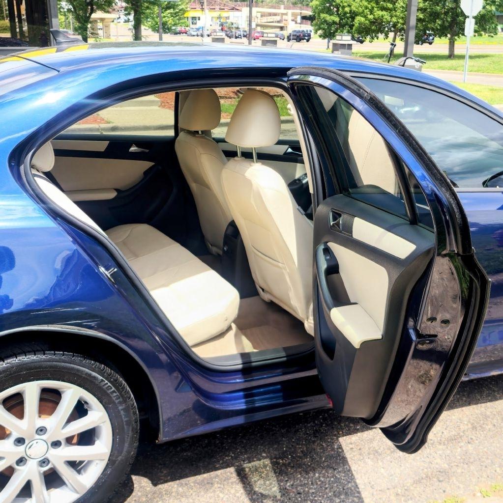 Volkswagen Jetta  2011