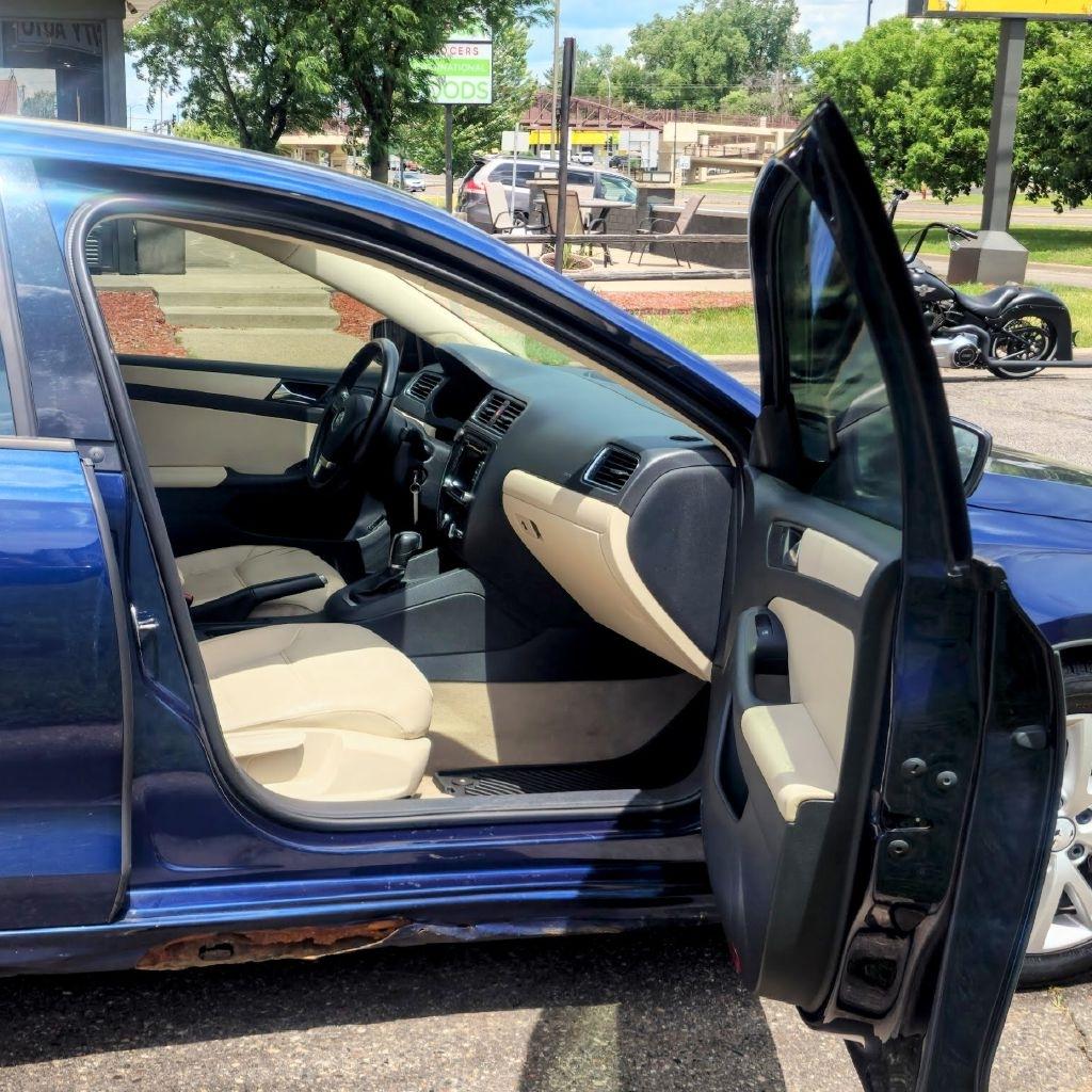 Volkswagen Jetta  2011