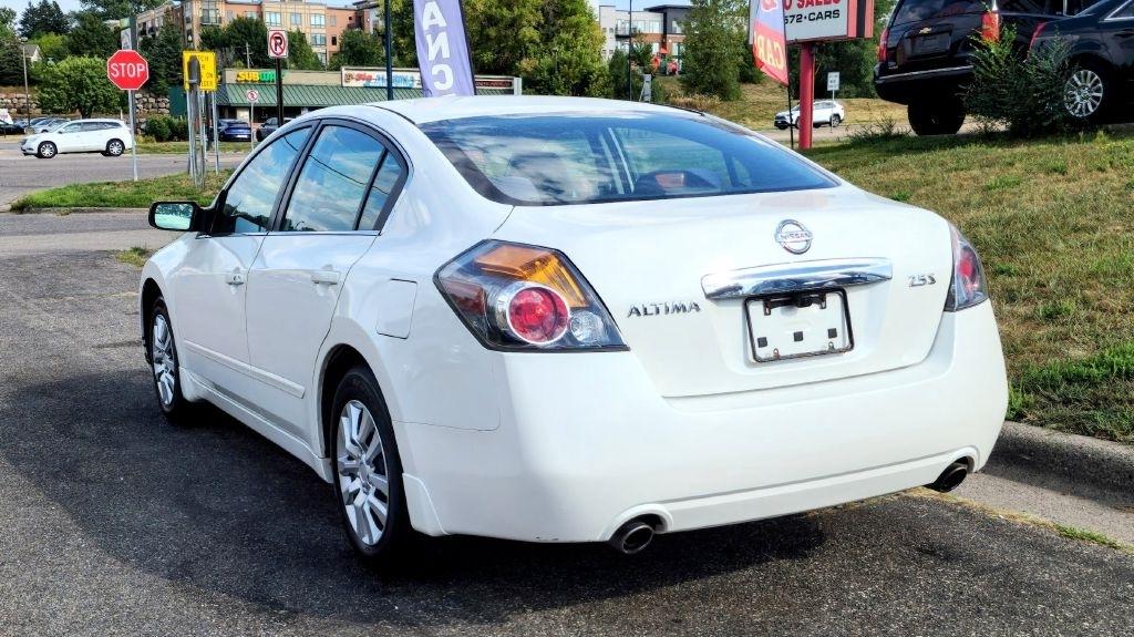 Nissan Altima  2010