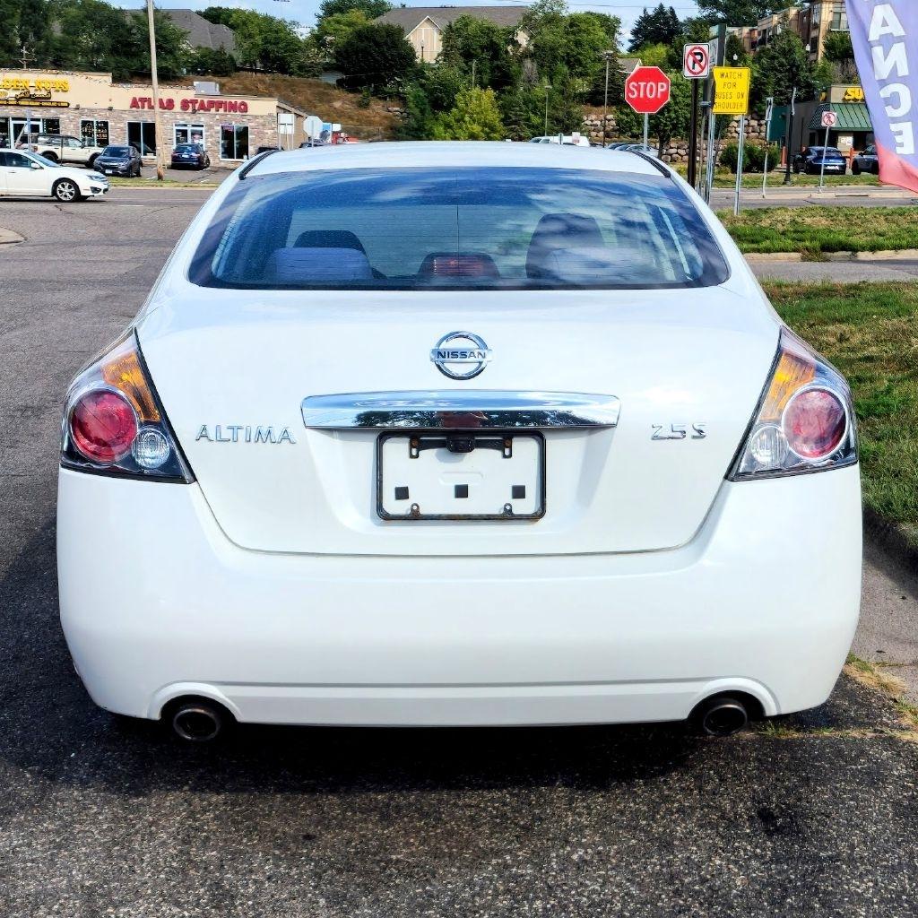 Nissan Altima  2010