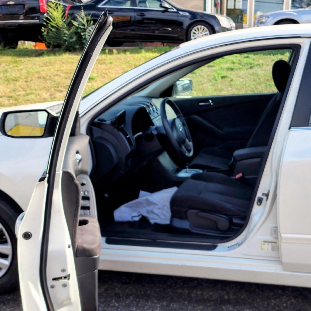 Nissan Altima  2010