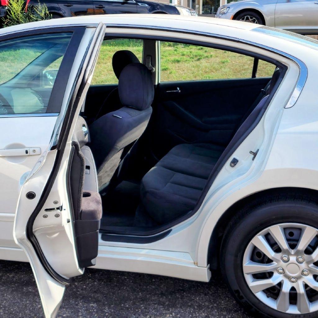 Nissan Altima  2010