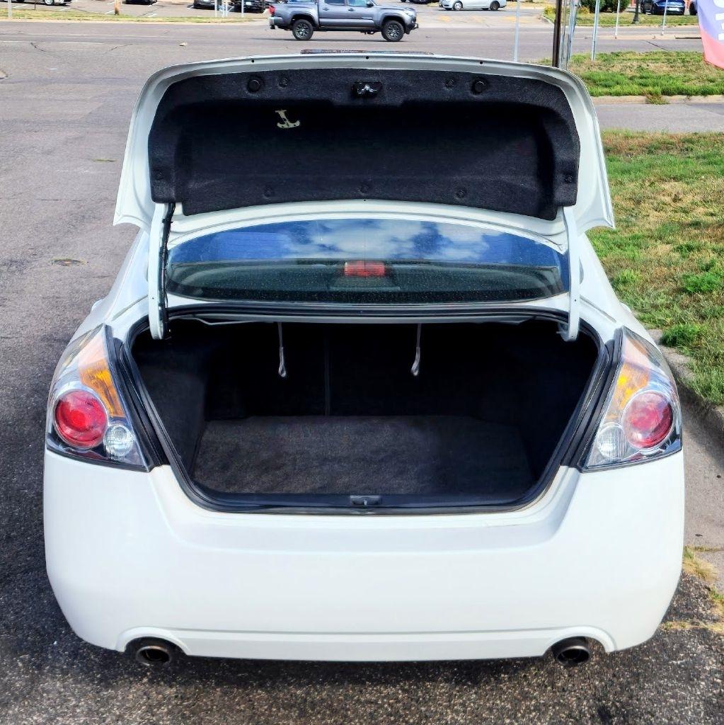 Nissan Altima  2010