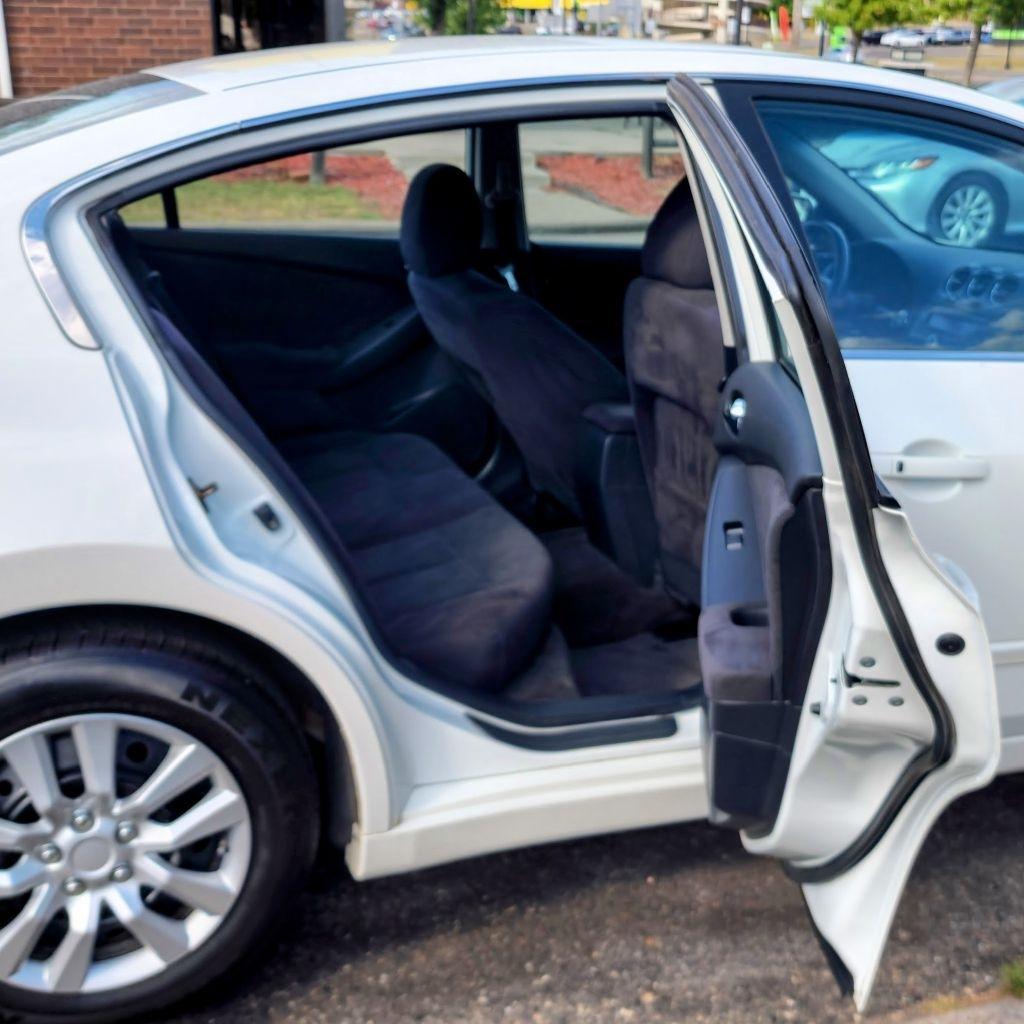 Nissan Altima  2010