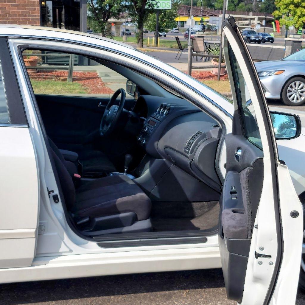 Nissan Altima  2010