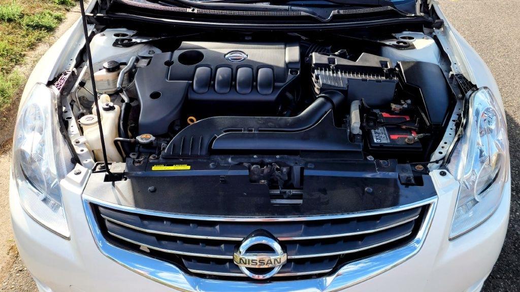 Nissan Altima  2010