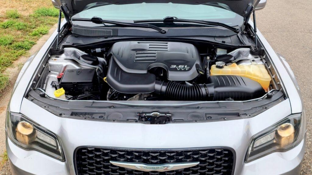 Chrysler 300  2017