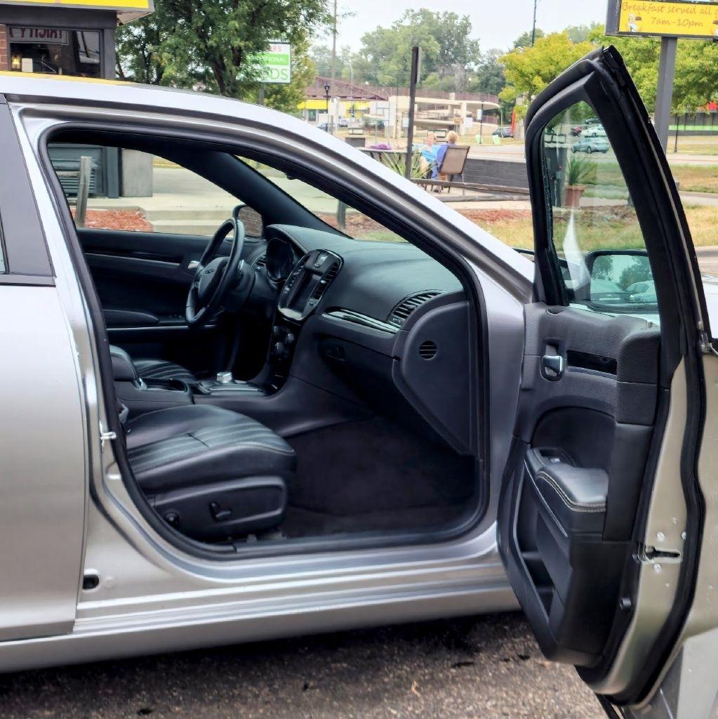 Chrysler 300  2017