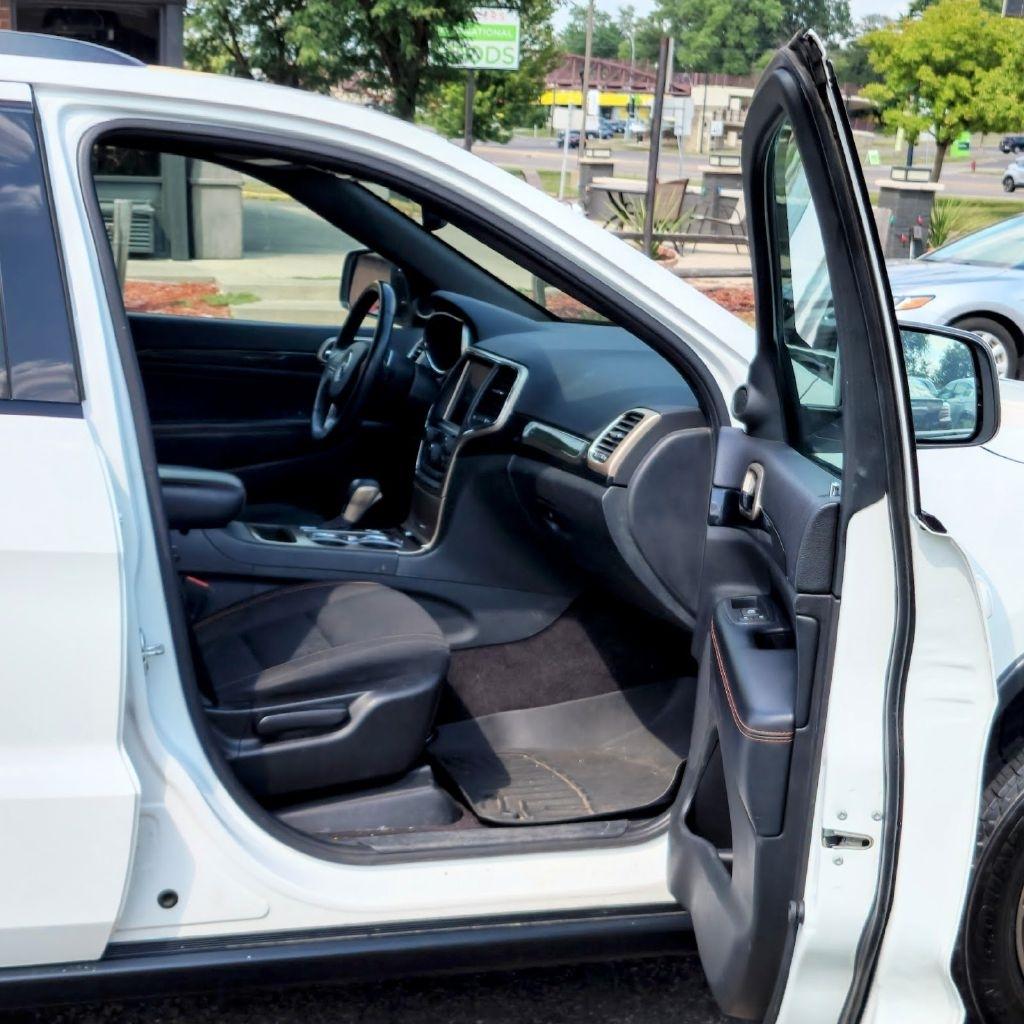 Jeep Grand Cherokee  2016