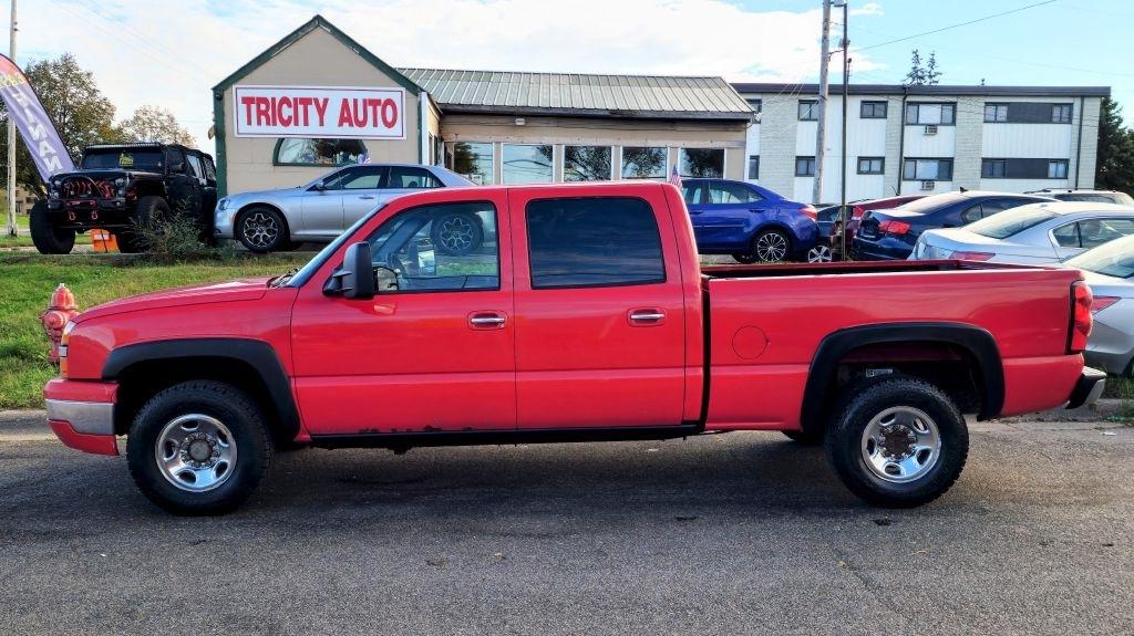Chevrolet Silverado photo 3