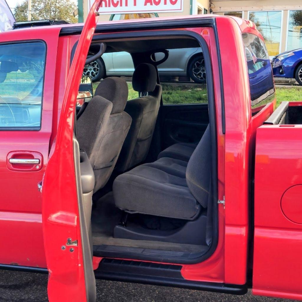 Chevrolet Silverado photo 13